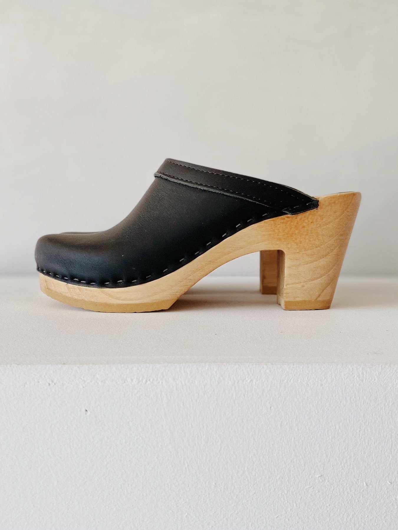 no. 6 old school clog on high heel in black – mabo